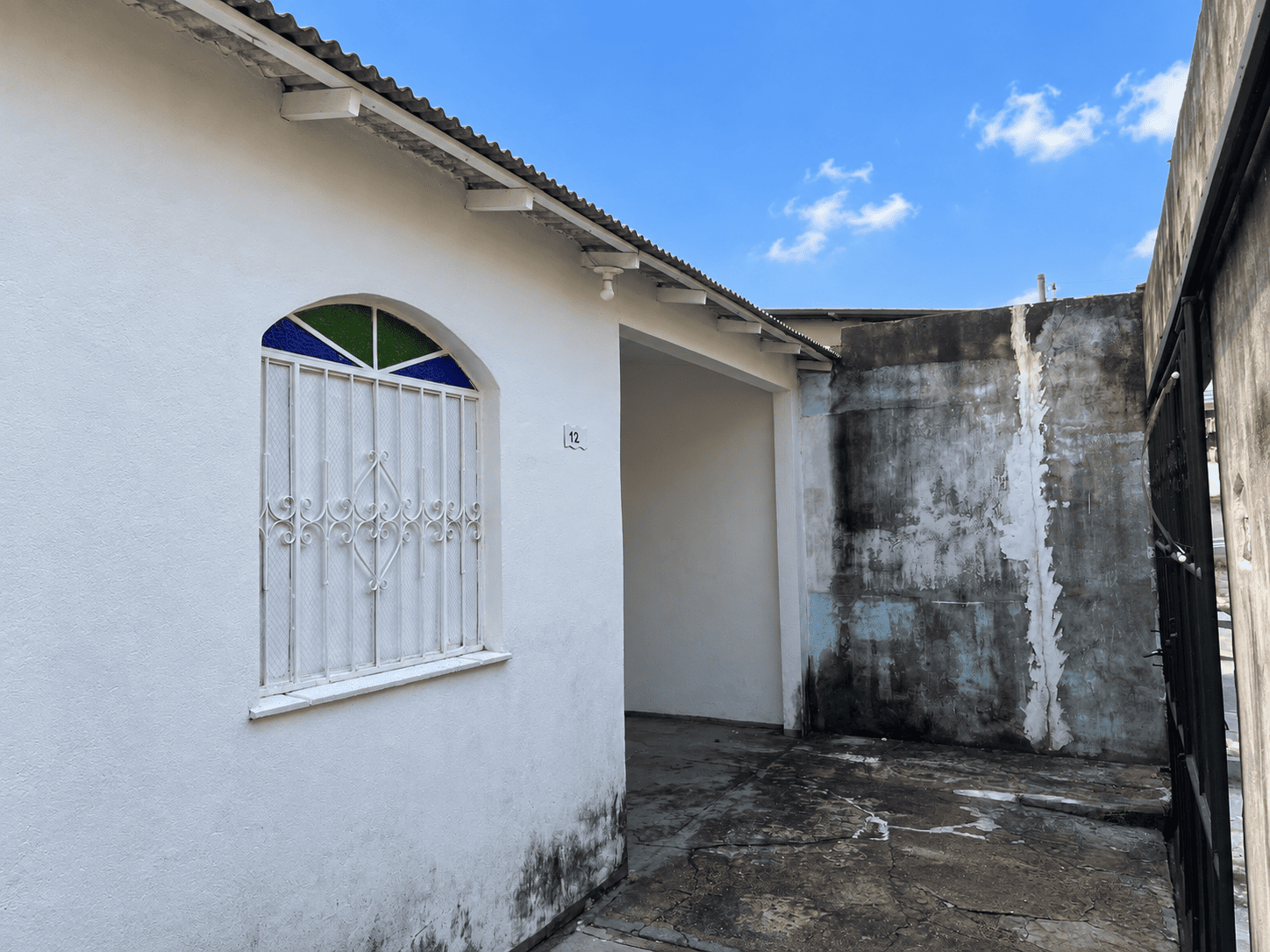 Vista frontal da casa à venda em Manaus