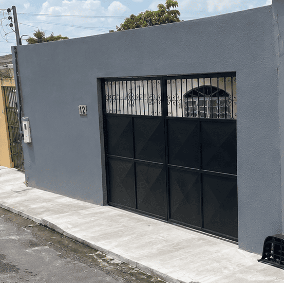 Vista externa da casa à venda em Manaus, no Nova Cidade